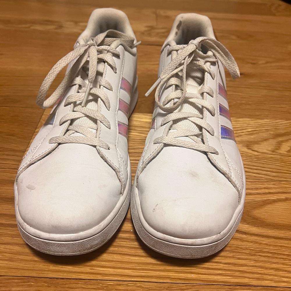 Adidas Grand Court 2.0 Sneaker - Kids size 6.5 but fits women’s size 8